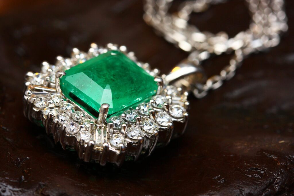 Rachat bijoux émeraude et diamants - rachat pierres précieuses -CCO Marseille